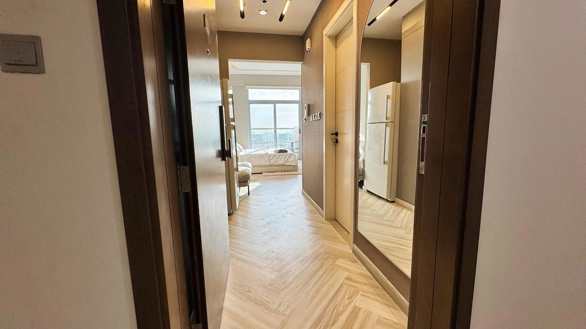 Warm And Elegant Studio In Dubai United Arab Emirates
