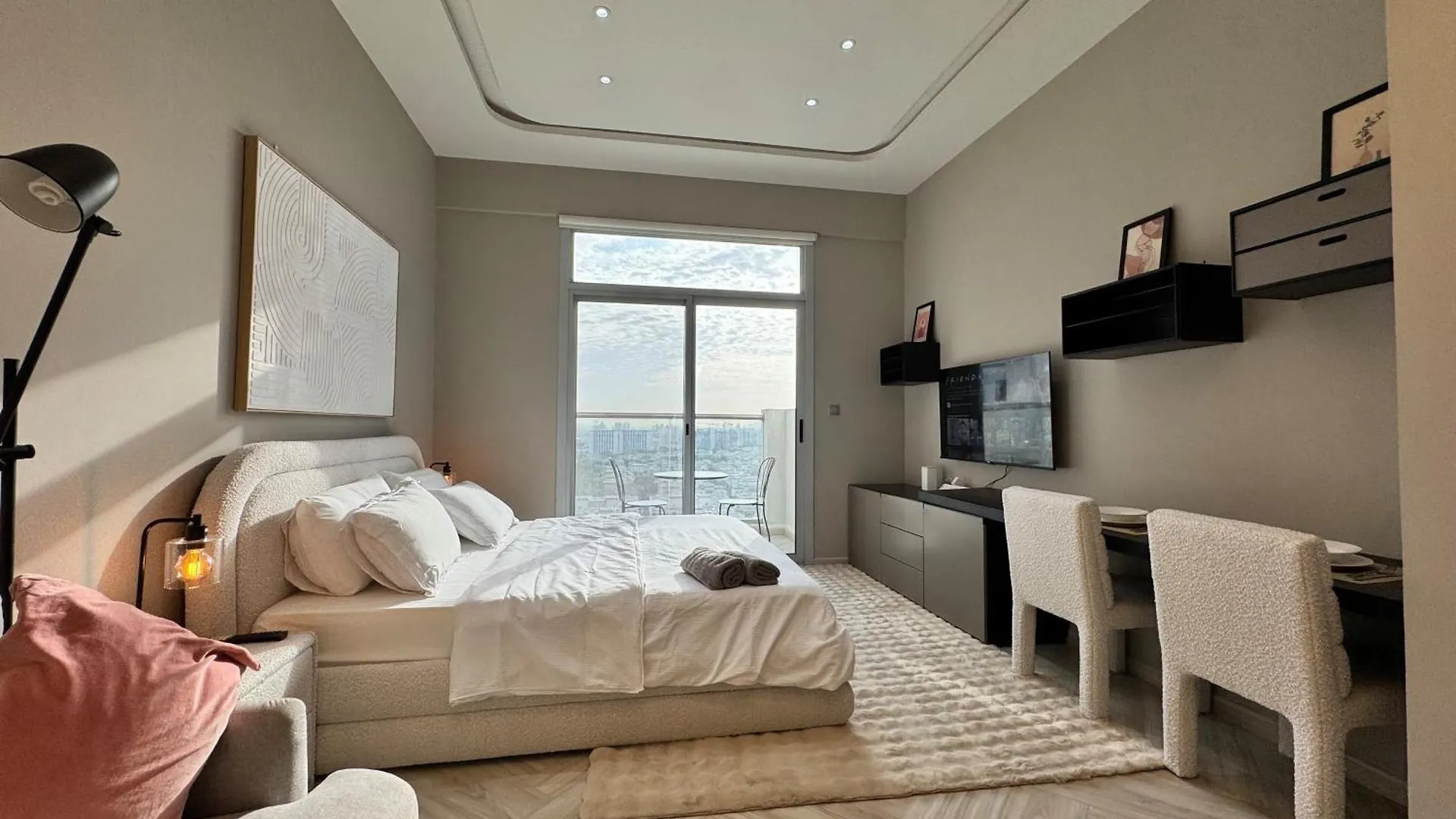 Warm And Elegant Studio In Dubai